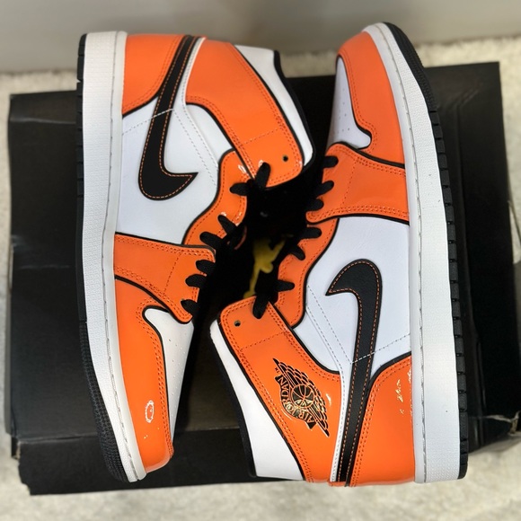 Air Jordan 1 Mid SE - Picture 5 of 14